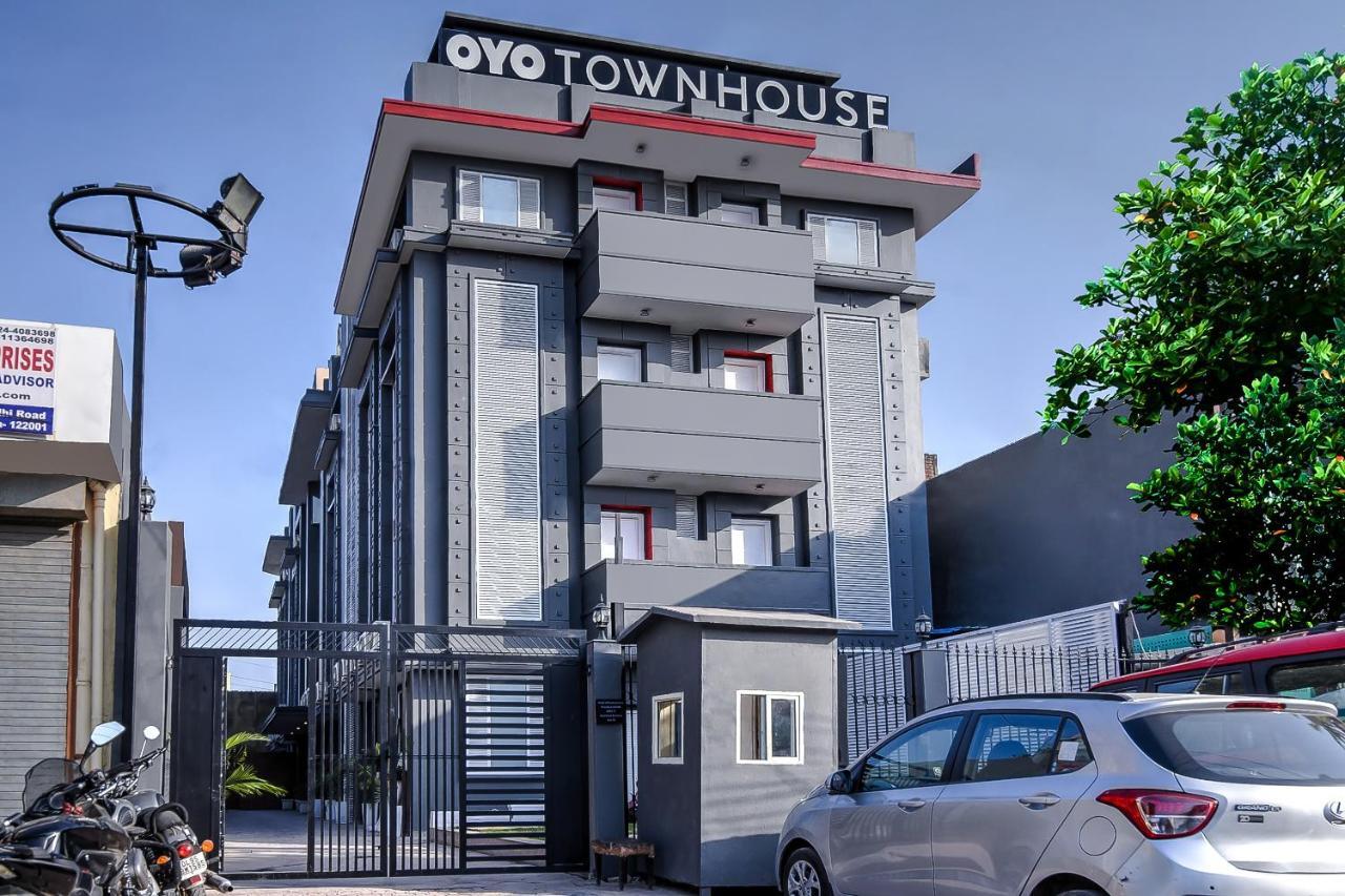 Oyo Townhouse 044 Sector 14 Gurugram Hotel Gurgaon Exterior photo