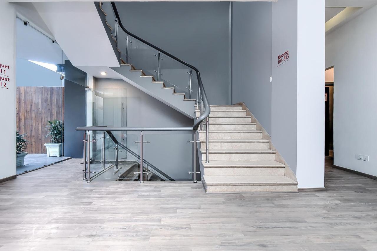 Oyo Townhouse 044 Sector 14 Gurugram Hotel Gurgaon Exterior photo