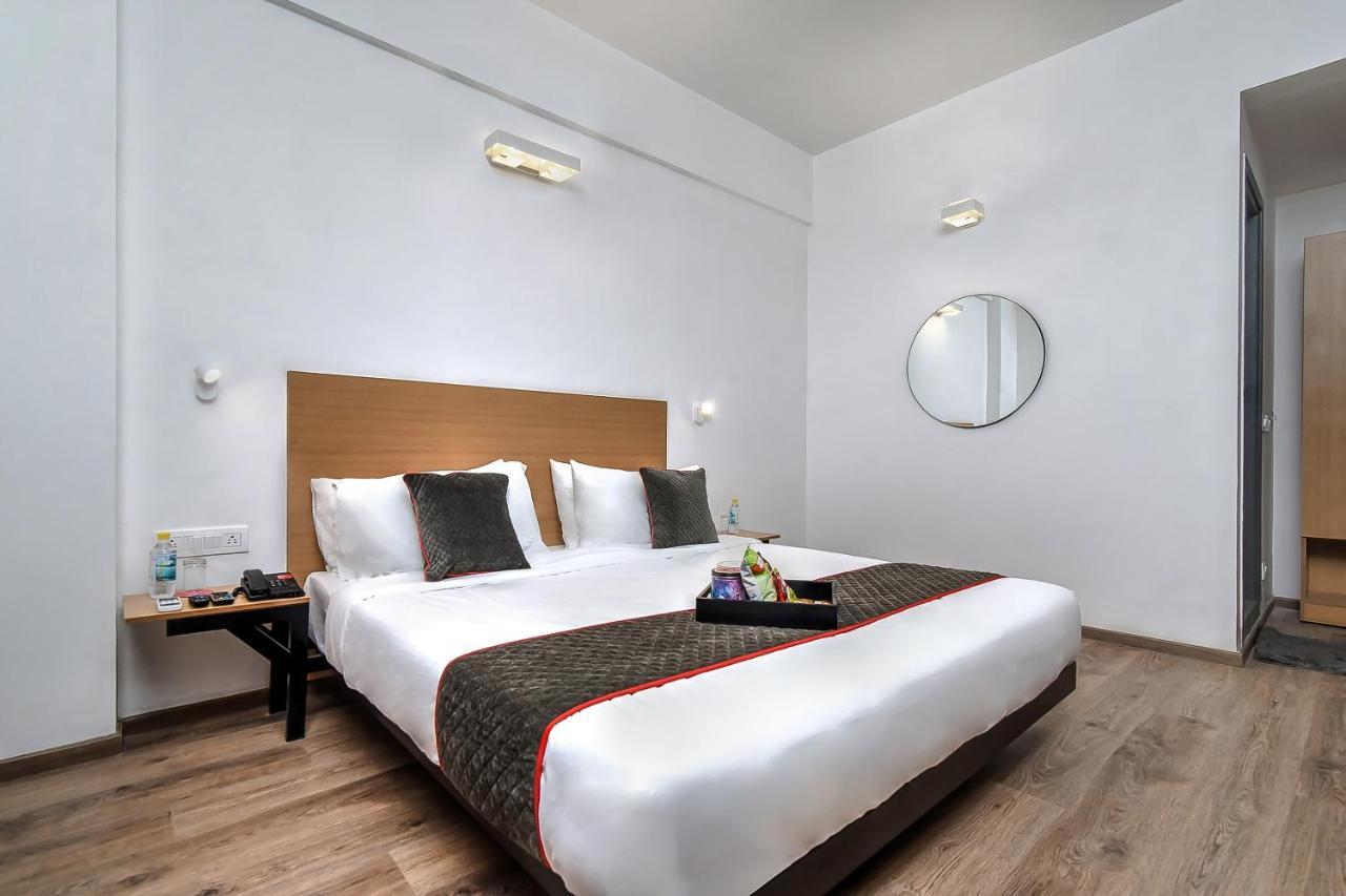 Oyo Townhouse 044 Sector 14 Gurugram Hotel Gurgaon Exterior photo